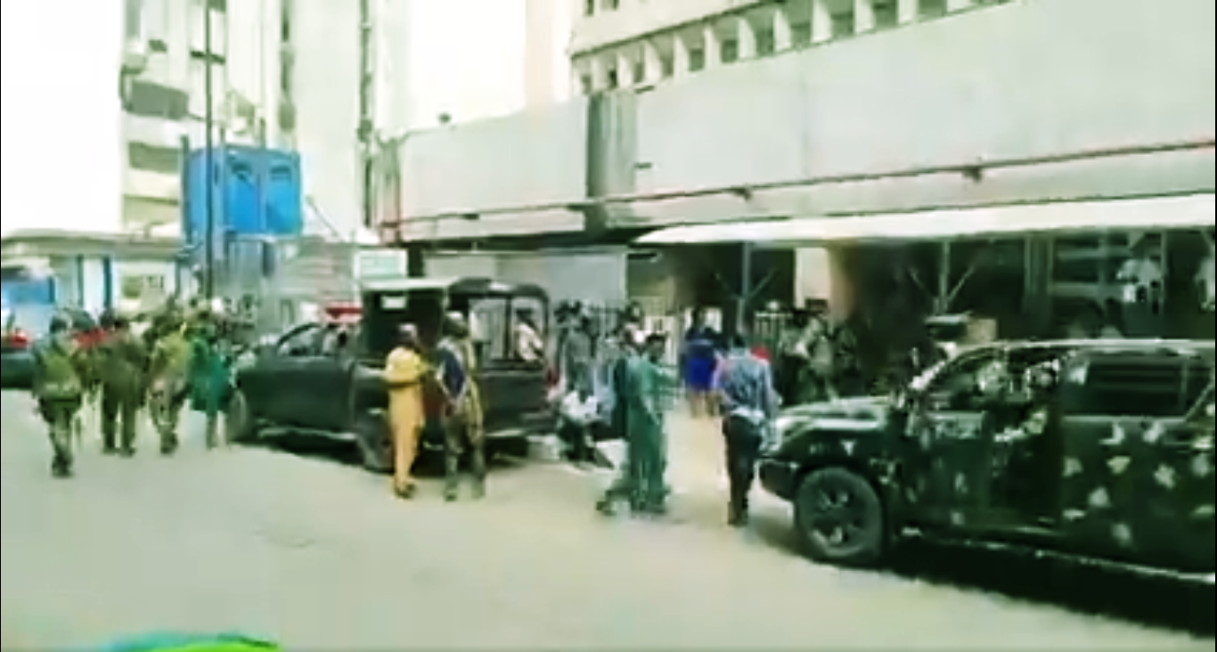 (VIDEO) - Heavy Security In Lagos As INEC Starts Distributions of Election Material from CBN