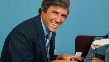 How did Burt Bacharach, the composer who gave the 1960s the vibes, die at the age of 94? - [Pictures]